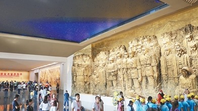 國慶7天近170萬人次湧入白鵝潭萬象城 廣州荔灣“錯峰保潔”護航新商圈